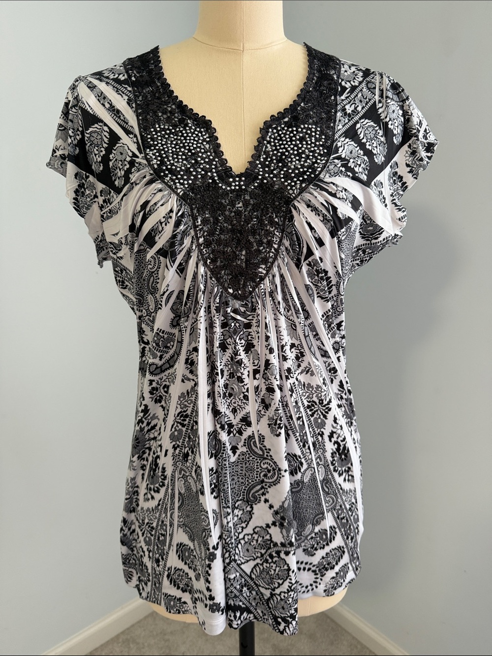 Unity World Wear Black & White Embellished V-Neck Blouse SZM